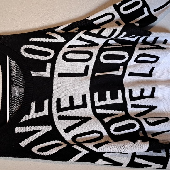 New York & Company Love oversize sweater. Colour block black and white. - Picture 2 of 9